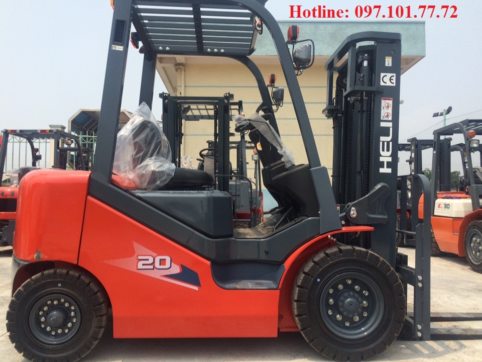 xe nâng 2 tấn