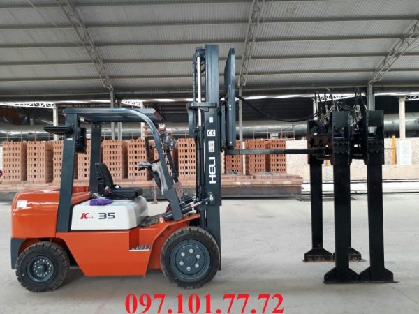 xe nâng kẹp gạch tuynel