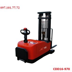 xe nâng đứng lái