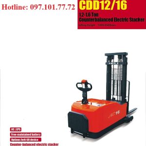 xe nâng đứng lái