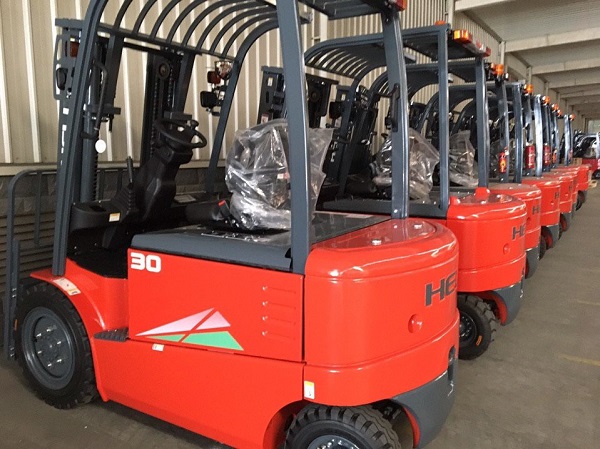 xe nâng điện heli