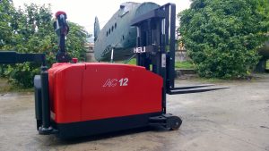 Xe nâng tay chạy điện