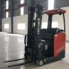 xe nâng đứng lái