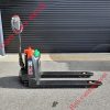 xe nâng điện thấp 2 tấn